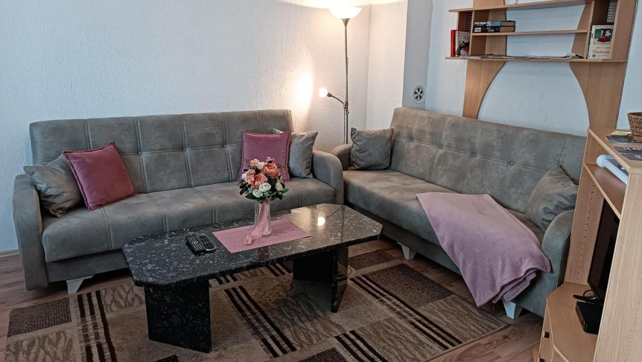City Park Apartments Pristina Esterno foto