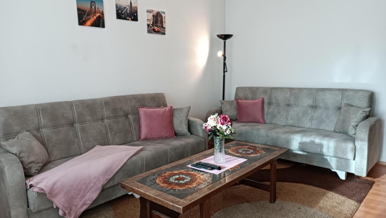 City Park Apartments Pristina Esterno foto