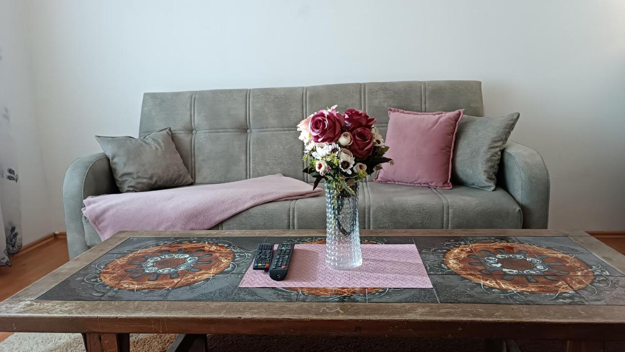 City Park Apartments Pristina Esterno foto