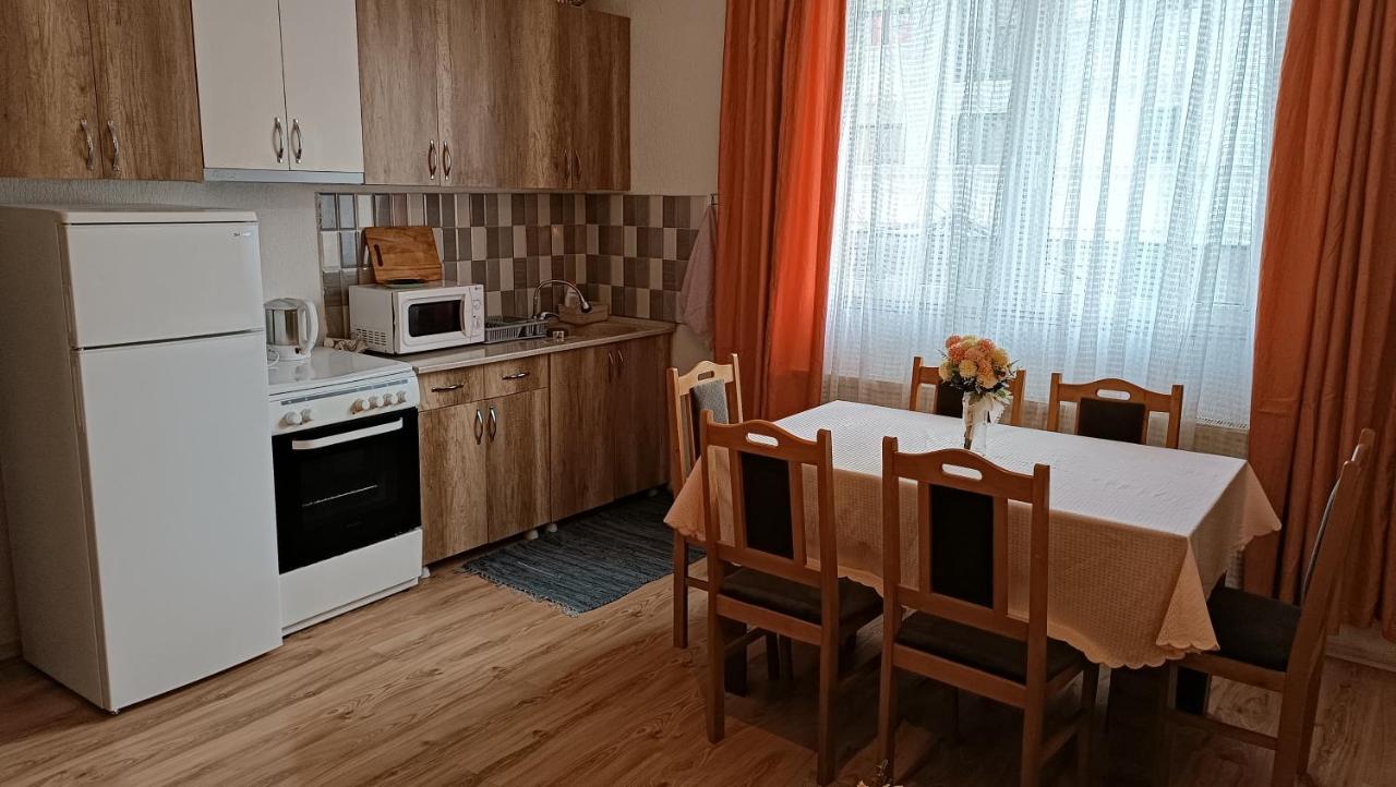 City Park Apartments Pristina Esterno foto